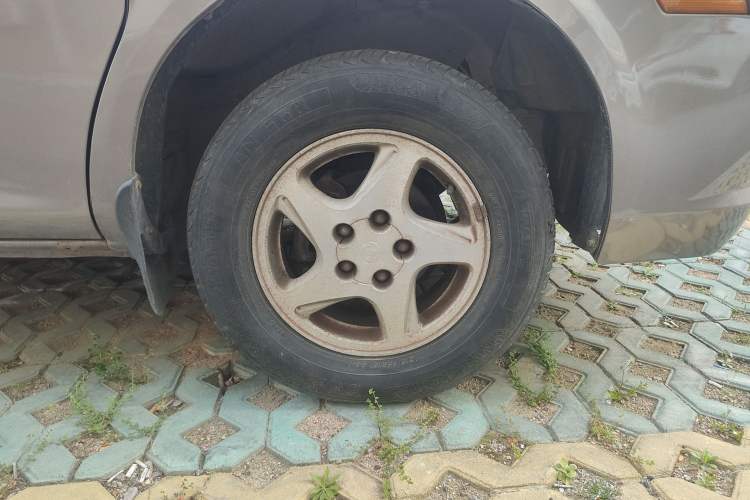 Used FORTHING Lingzhi 2012 Passenger Version 1.6L Flagship Edition Right Front Wheel Hub