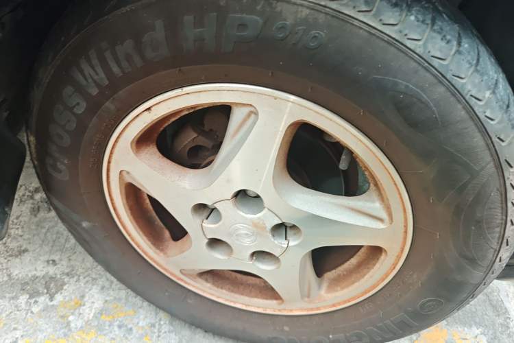 Used FORTHING Lingzhi 2012 Commercial Version 1.6L Special Offer Model Right Front Wheel Hub