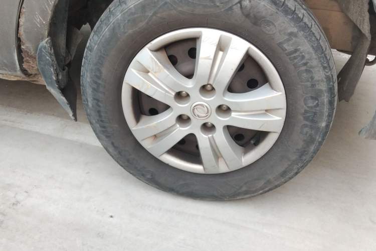 Used FORTHING Lingzhi 2012 Commercial Version 1.6L Special Offer Model Right Front Wheel Hub