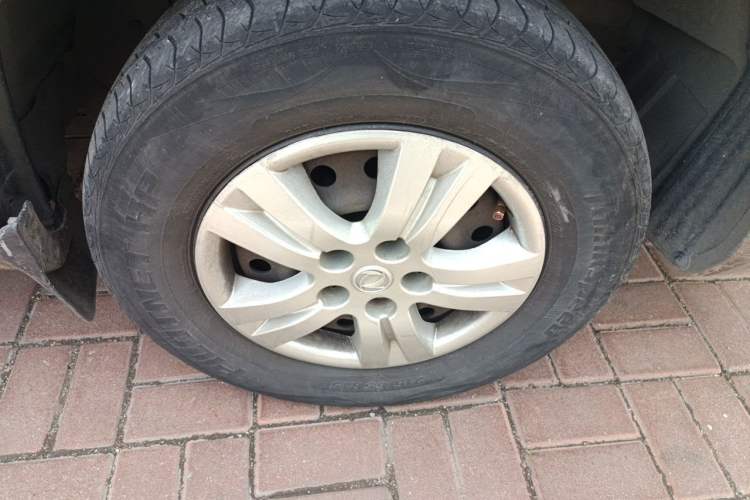 Used FORTHING Lingzhi 2012 Passenger Version 1.6L Comfort Edition Right Front Wheel Hub