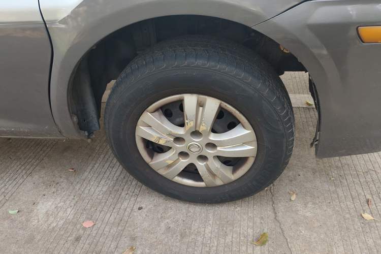 Used FORTHING Lingzhi 2012 Passenger Version 1.6L Comfort Edition Right Front Wheel Hub