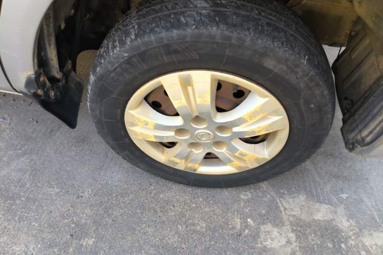 Used FORTHING Lingzhi 2012 Commercial Version 1.6L Standard Model Right Front Wheel Hub