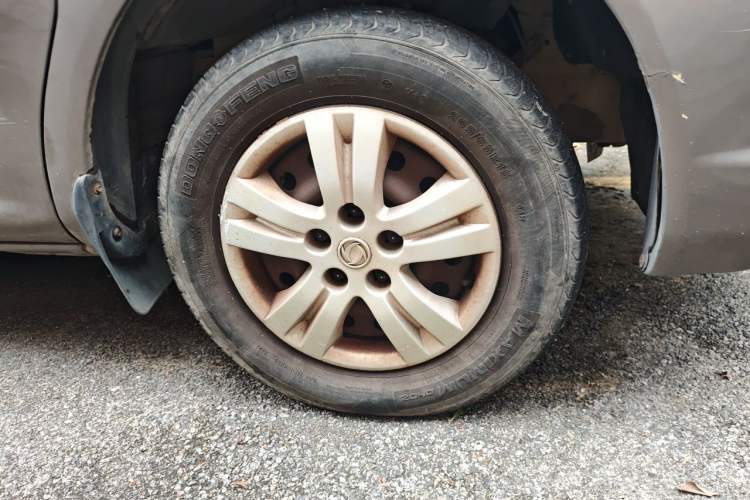 Used FORTHING Lingzhi 2012 Commercial Version 1.6L Standard Model Right Front Wheel Hub