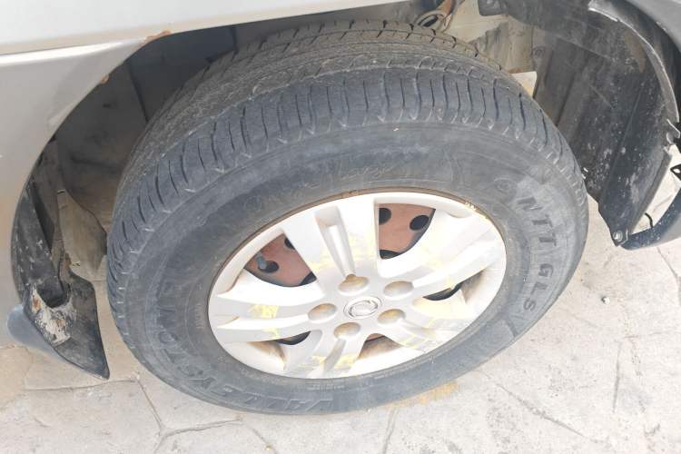 Used FORTHING Lingzhi 2012 Passenger Version 1.6L Comfort Edition Right Front Wheel Hub