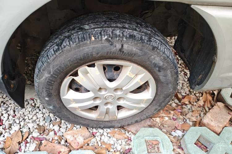 Used FORTHING Lingzhi 2012 Commercial Version 1.6L Utility Model Right Front Wheel Hub