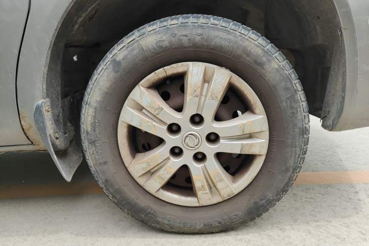 Used FORTHING Lingzhi 2012 Passenger Version 1.6L Comfort Edition Right Front Wheel Hub