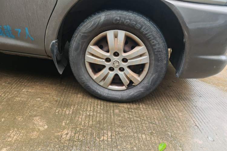 Used FORTHING Lingzhi 2012 Passenger Version 1.6L Comfort Edition Right Front Wheel Hub