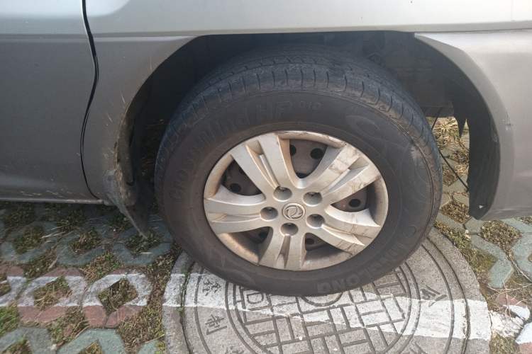Used FORTHING Lingzhi 2012 Passenger Version 1.6L Comfort Edition Right Front Wheel Hub