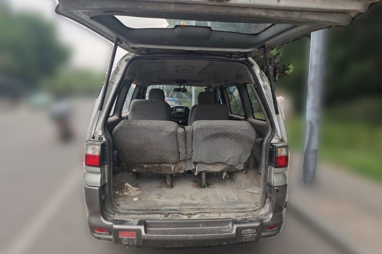 Used FORTHING Lingzhi 2012 Passenger Version 1.6L Comfort Edition Trunk