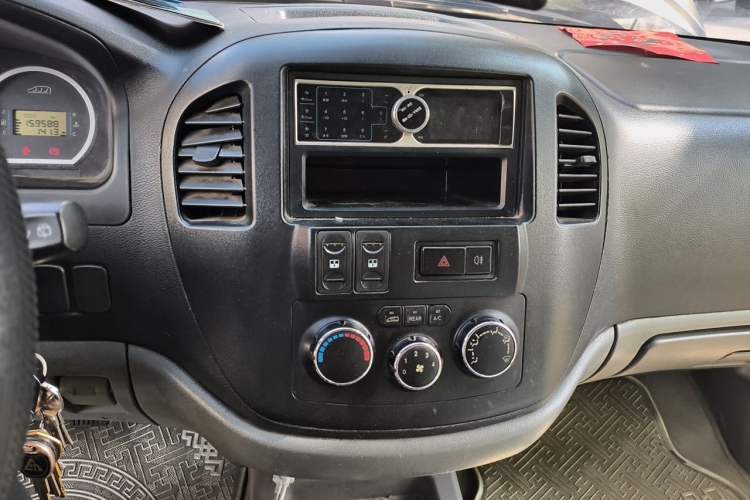 Used FORTHING Lingzhi 2012 Commercial Version 1.6L Utility Model Audio And AC Panel