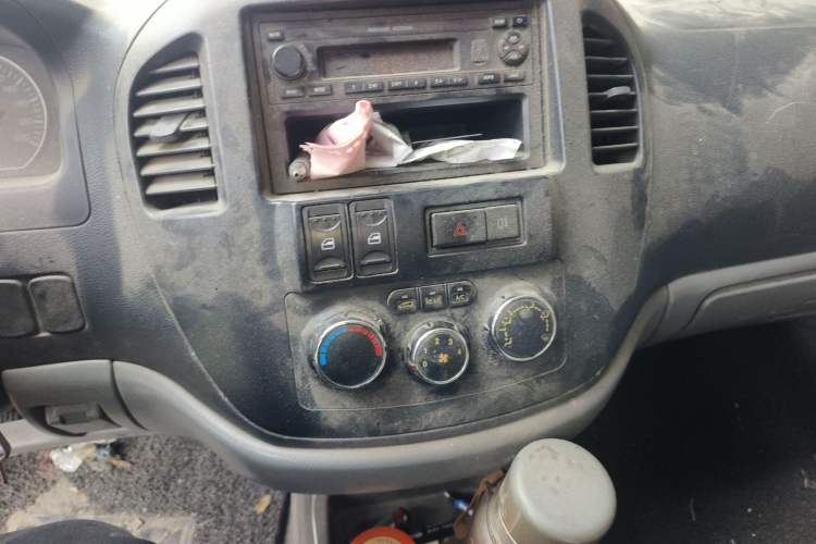 Used FORTHING Lingzhi 2012 Commercial Version 1.6L Utility Model Audio And AC Panel
