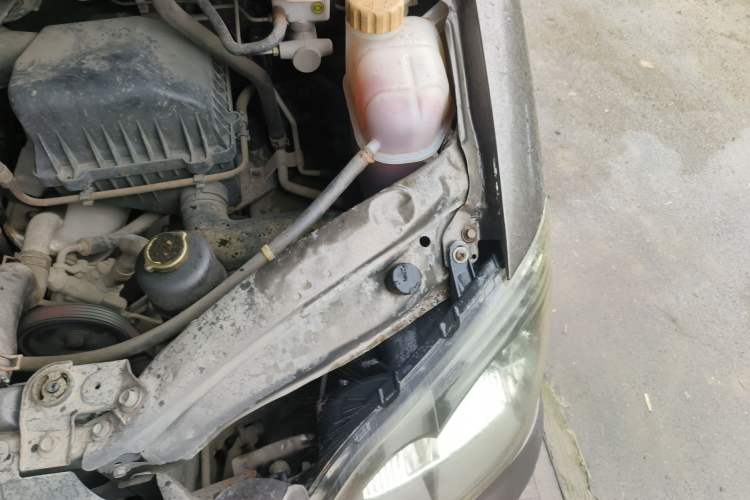 Used FORTHING Lingzhi 2012 Commercial Version 1.6L Utility Model Engine Bay Left