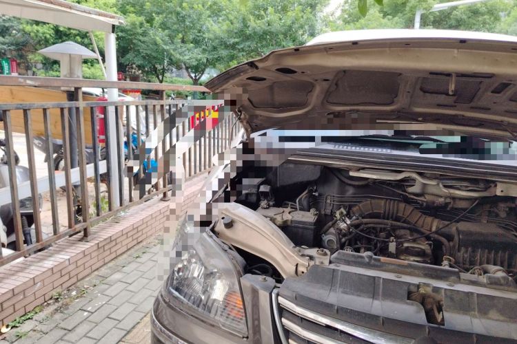 Used FORTHING Lingzhi 2012 Passenger Version 1.6L Luxury Edition Engine Bay Right