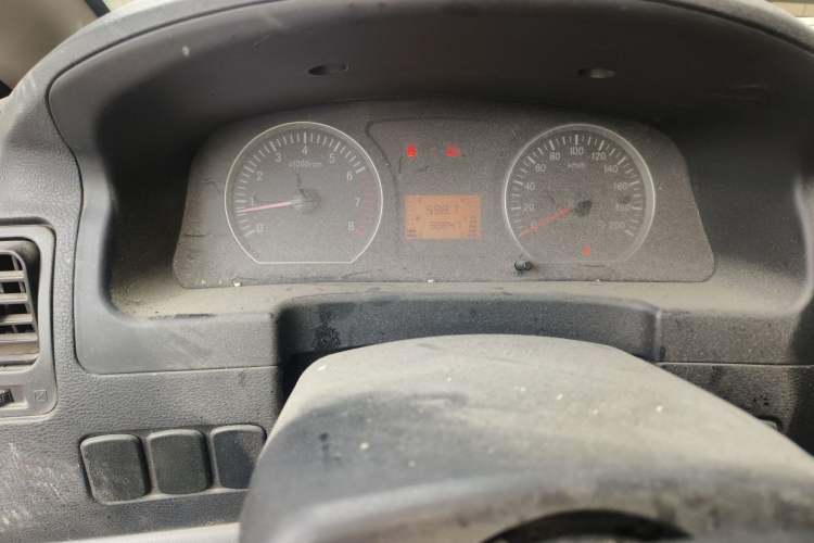 Used FORTHING Lingzhi 2012 Commercial Version 1.6L Utility Model Odometer Close Up