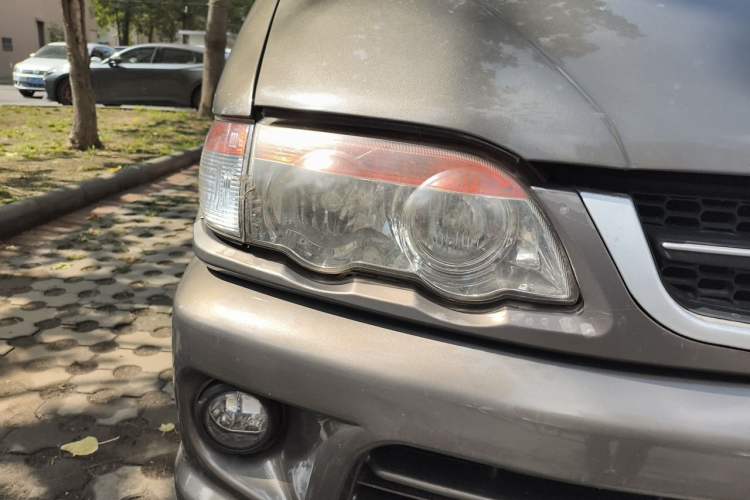 Used FORTHING Lingzhi 2012 Commercial Version 1.6L Utility Model Right Front Headlight