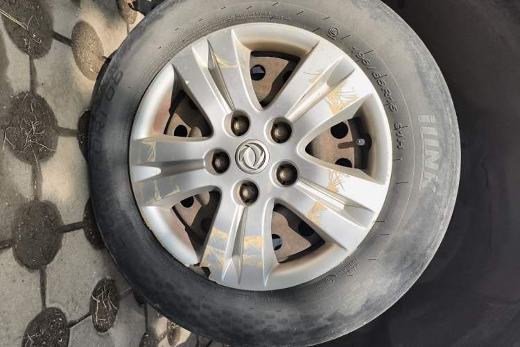 Used FORTHING Lingzhi 2012 Commercial Version 1.6L Utility Model Right Front Wheel Hub