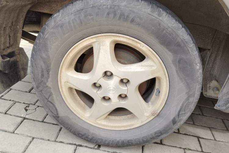Used FORTHING Lingzhi 2012 Passenger Version 1.6L Luxury Edition Right Front Wheel Hub
