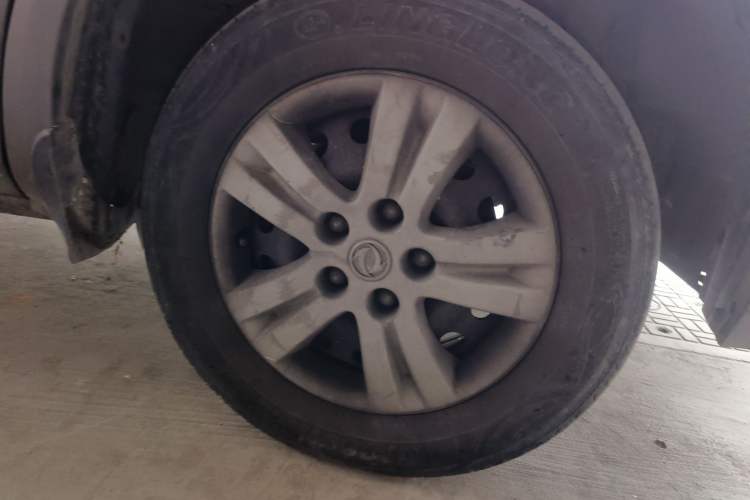 Used FORTHING Lingzhi 2012 Commercial Version 1.6L Utility Model Right Front Wheel Hub