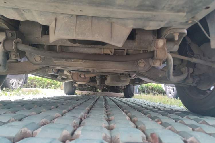Used FORTHING Lingzhi 2013 V3 1.5L 7-Seater Standard Model II Chassis Front