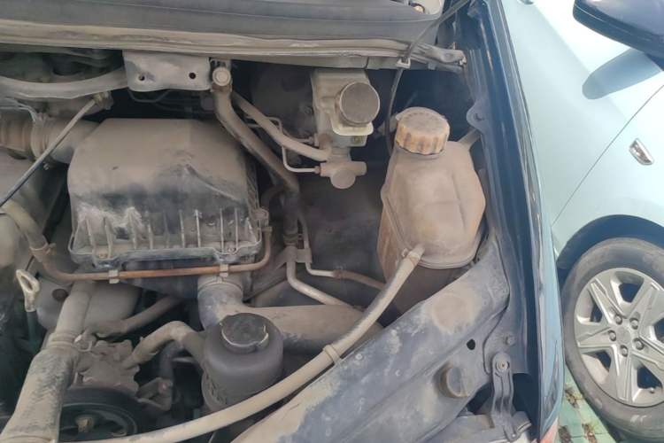 Used FORTHING Lingzhi 2013 V3 1.5L 7-Seater Standard Model II Engine Bay Left