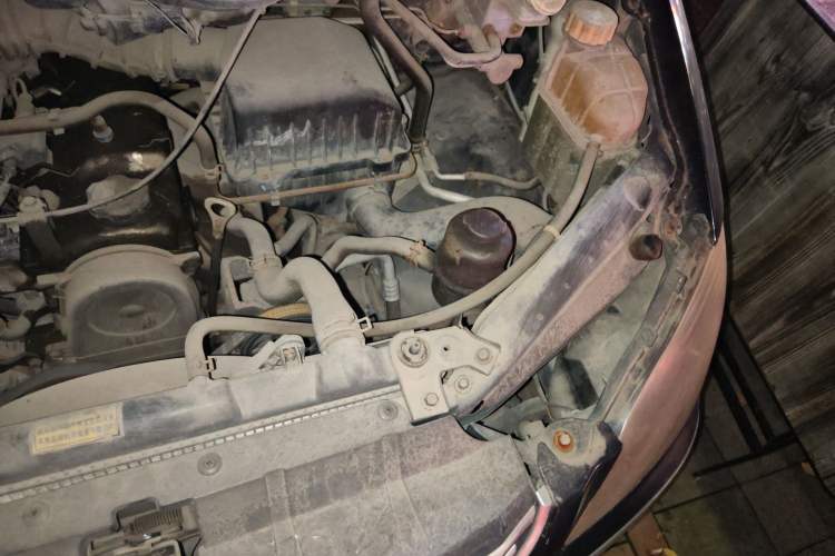 Used FORTHING Lingzhi 2013 M3 1.6L 7-seat Standard Model Engine Bay Left
