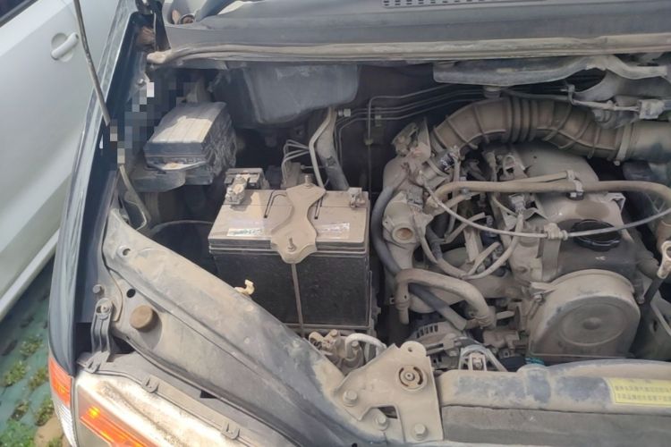 Used FORTHING Lingzhi 2013 V3 1.5L 7-Seater Standard Model II Engine Bay Right