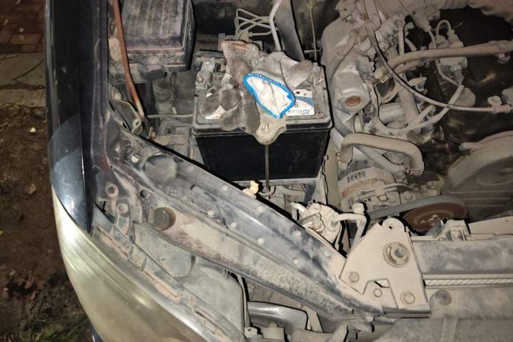 Used FORTHING Lingzhi 2013 M3 1.6L 7-seat Standard Model Engine Bay Right
