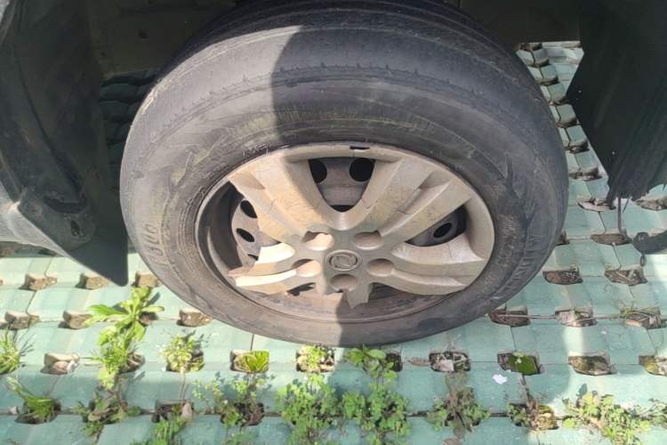 Used FORTHING Lingzhi 2013 V3 1.5L 7-Seater Standard Model II Right Front Wheel Hub