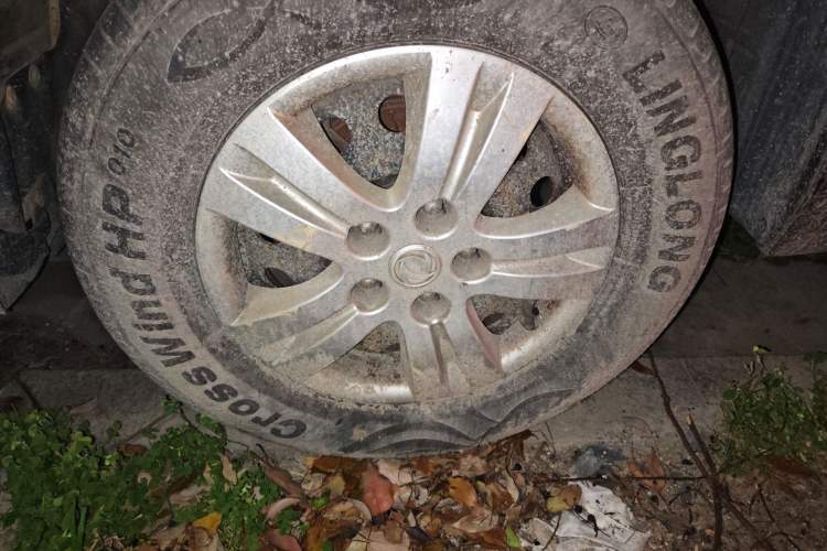 Used FORTHING Lingzhi 2013 M3 1.6L 7-seat Standard Model Right Front Wheel Hub