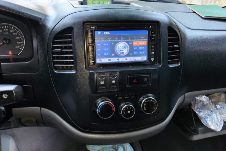 Used FORTHING Lingzhi 2013 M3 1.6L 7-seat Standard Model Audio And AC Panel