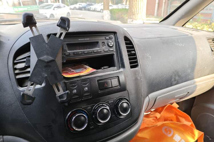 Used FORTHING Lingzhi 2013 V3 1.5L 5-Seat Standard Model I Audio And AC Panel