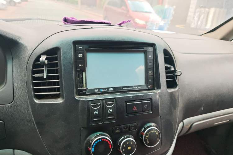 Used FORTHING Lingzhi 2013 V3 1.5L 7-Seater Luxury Model Audio And AC Panel