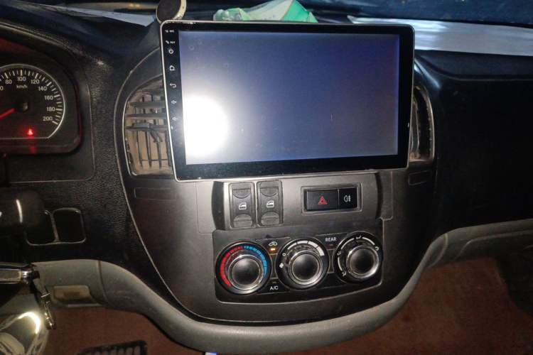 Used FORTHING Lingzhi 2013 M3 1.6L 7-Seater Comfort Model Audio And AC Panel