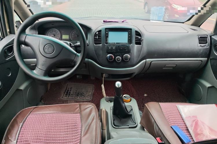 Used FORTHING Lingzhi 2013 V3 1.5L 7-Seater Luxury Model Center Console