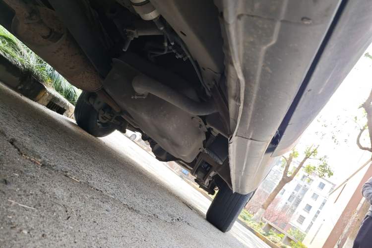 Used FORTHING Lingzhi 2013 V3 1.5L 5-Seat Standard Model I Chassis Front Left