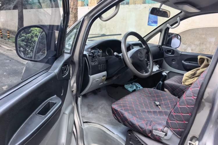 Used FORTHING Lingzhi 2013 M3 1.6L 7-seat Standard Model Driver Seat