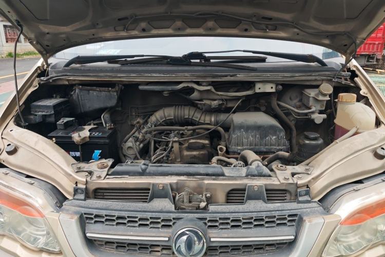 Used FORTHING Lingzhi 2013 V3 1.5L 7-Seater Luxury Model Engine Bay