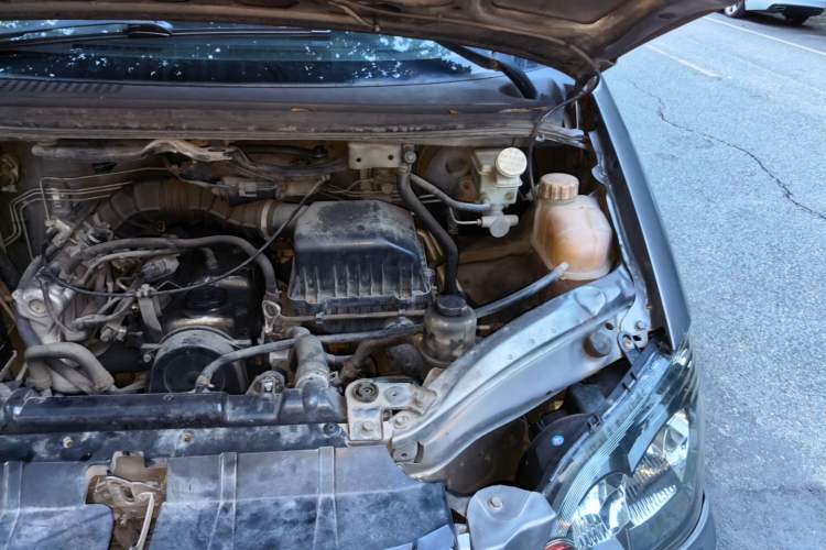 Used FORTHING Lingzhi 2013 M3 1.6L 7-seat Standard Model Engine Bay Left