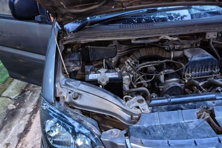 Used FORTHING Lingzhi 2013 M3 1.6L 7-seat Standard Model Engine Bay Right