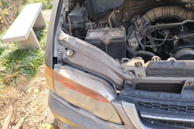 Used FORTHING Lingzhi 2013 V3 1.5L 5-Seat Standard Model I Engine Bay Right