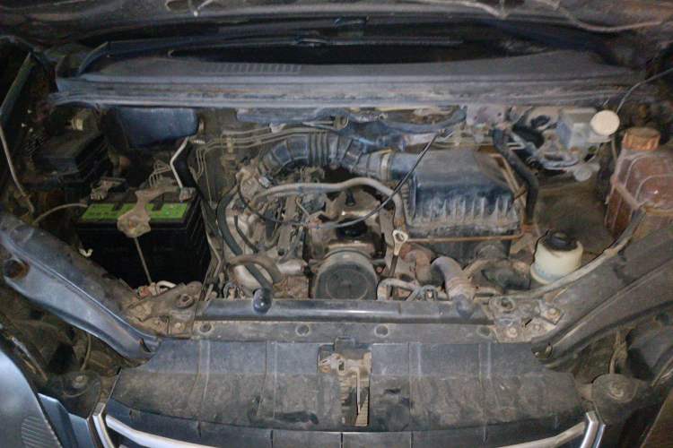 Used FORTHING Lingzhi 2013 M3 1.6L 7-Seater Comfort Model Engine Bay