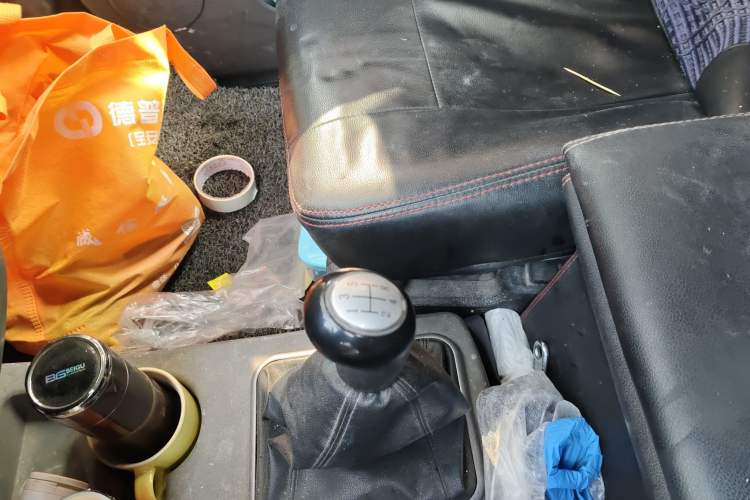 Used FORTHING Lingzhi 2013 V3 1.5L 5-Seat Standard Model I Gear Lever