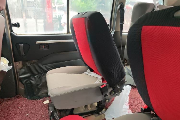 Used FORTHING Lingzhi 2013 V3 1.5L 7-Seater Luxury Model Left Rear Seat