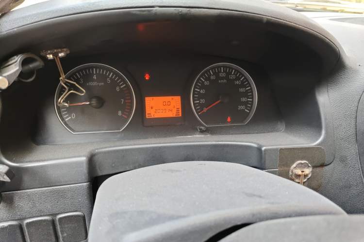 Used FORTHING Lingzhi 2013 V3 1.5L 5-Seat Standard Model I Odometer Close Up