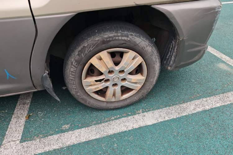 Used FORTHING Lingzhi 2013 V3 1.5L 7-Seater Luxury Model Right Front Wheel Hub