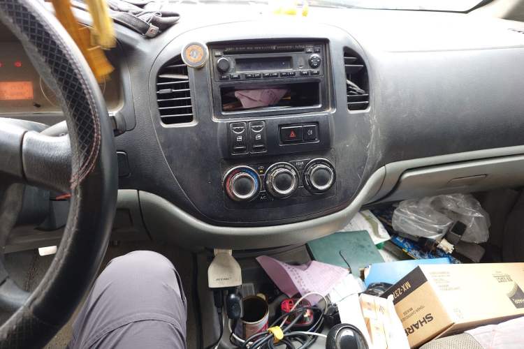 Used FORTHING Lingzhi 2013 V3 1.5L 7-Seater Standard Model II Audio And AC Panel