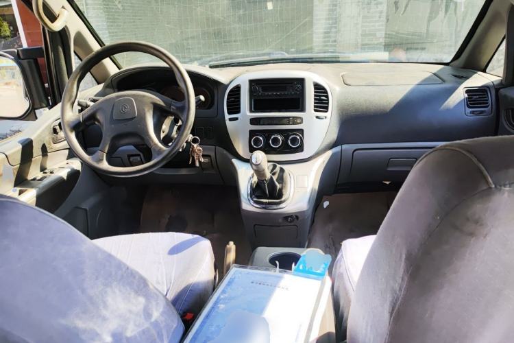 Used FORTHING Lingzhi 2013 M5 Q3 2.0L 7-seat Long-wheelbase Luxury Model Center Console