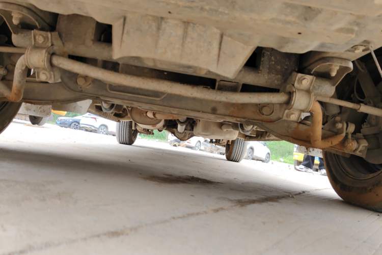 Used FORTHING Lingzhi 2013 V3 1.5L 7-Seater Standard Model II Chassis Front
