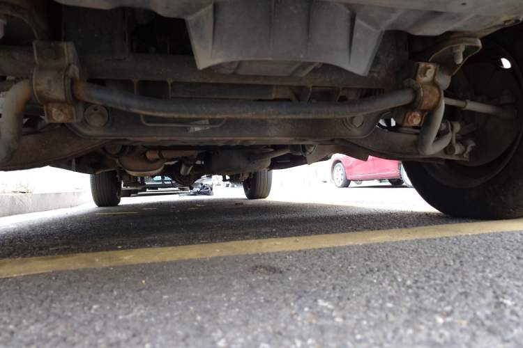 Used FORTHING Lingzhi 2013 V3 1.5L 7-Seater Standard Model II Chassis Front