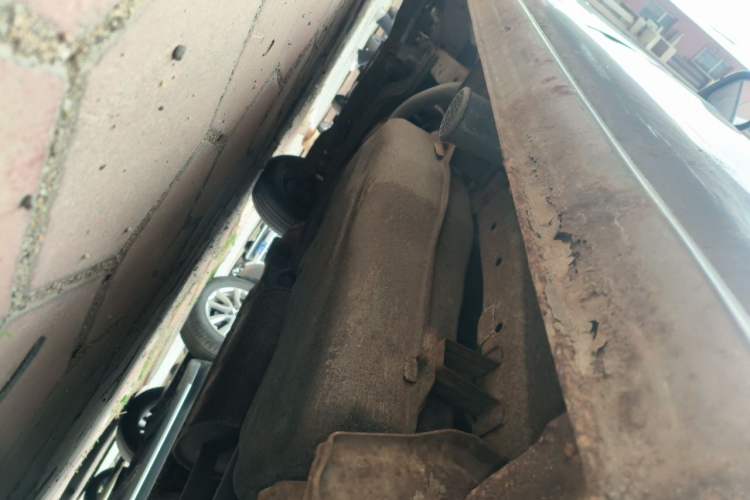 Used FORTHING Lingzhi 2013 V3 1.5L 7-Seater Comfort Model Chassis Rear Left